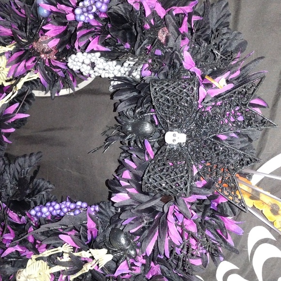 Spooky Wreath & Hanger - Picture 6 of 10